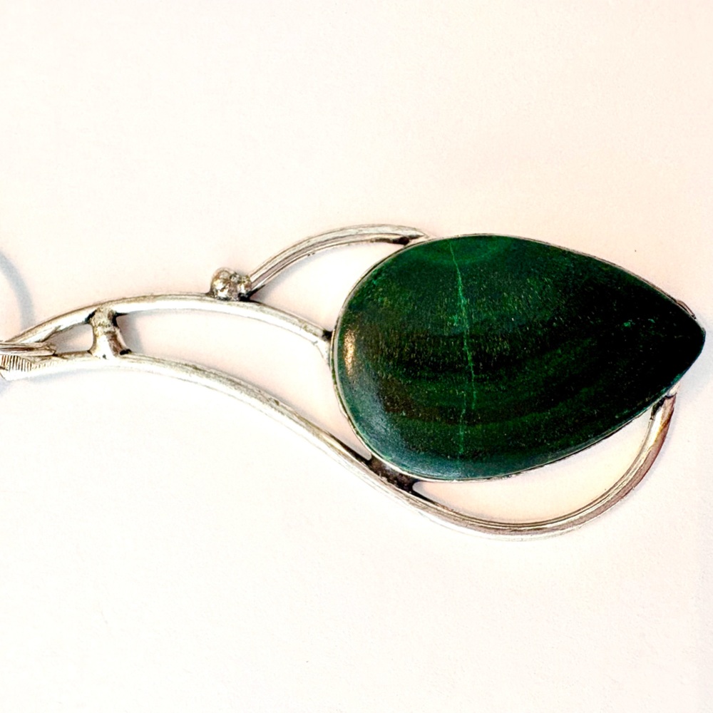 2 inch. 925 marked, Malachite pendant on a silver chain. - Picture 3 of 6
